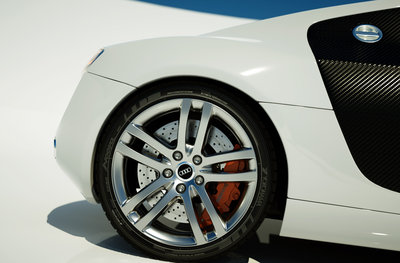 the first one, who tells the right answer to what is wrong with that tire, earns, um, 10 points or so ;) hint: it is not directly related to the rendering/materials/meshes...