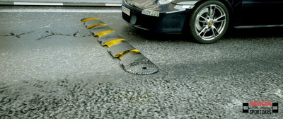 Porsche + ralentisseur 2 .jpg