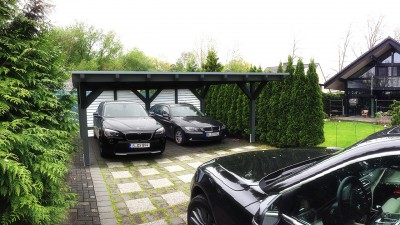 Simple Composting. I'm not a king at this. How can I do the reflections on cars in post?