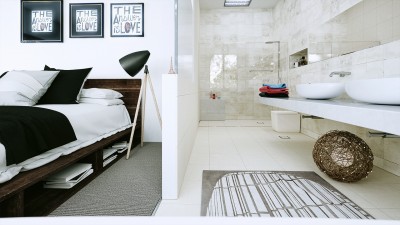 bed ensuite.jpg